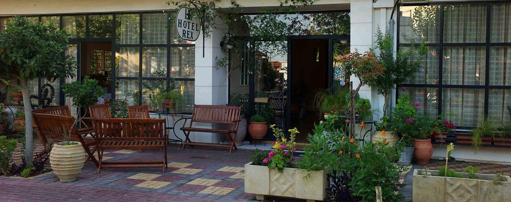 Rex Hotel - Bebeka'S Захаро Екстериор снимка