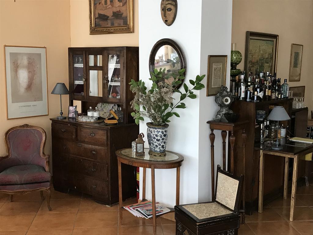 Rex Hotel - Bebeka'S Захаро Екстериор снимка