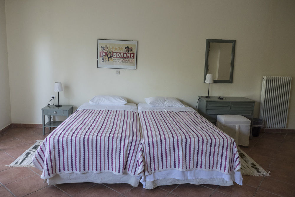 Rex Hotel - Bebeka'S Захаро Екстериор снимка